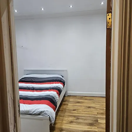 2 Bedroom Flat - Travel Direct To Heathrow/Central Лондон Экстерьер фото