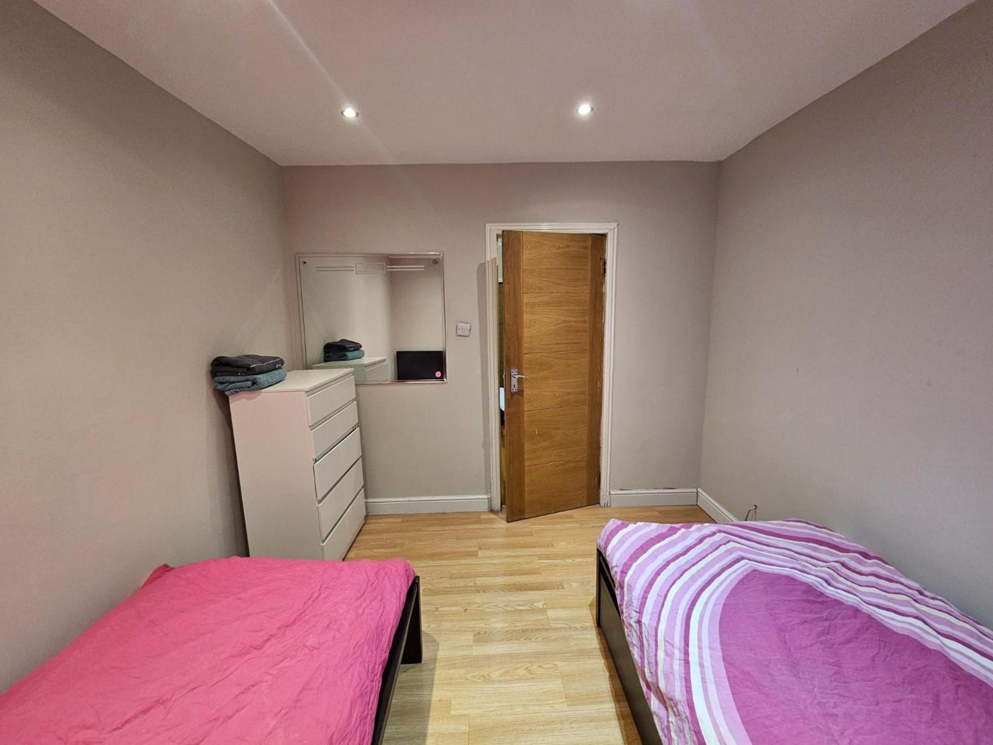 2 Bedroom Flat - Travel Direct To Heathrow/central * Londra